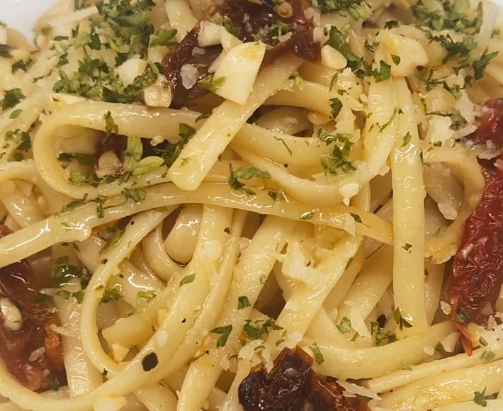 Butter And Garlic Tossed Linguine