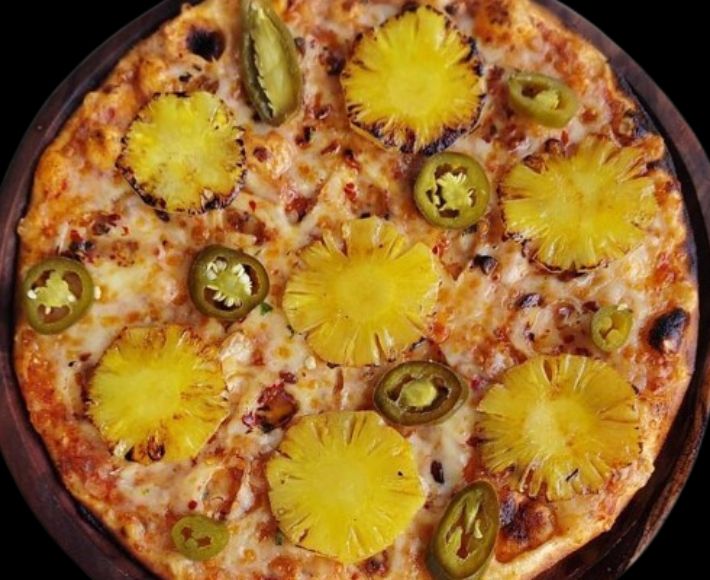 Pineapple And Jalapeno Pizza (Neapolitan)