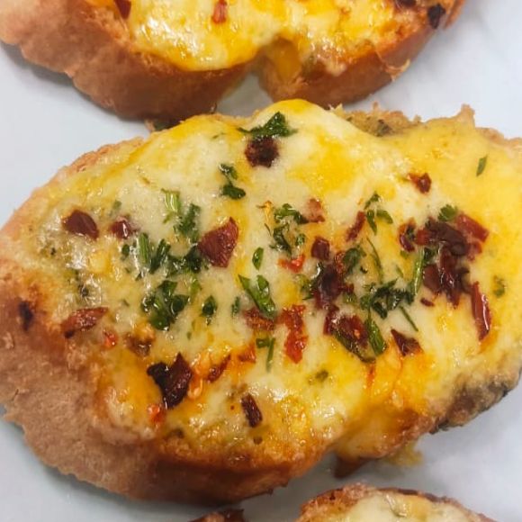 Cheddar Garlic Bread (4 Pieces)